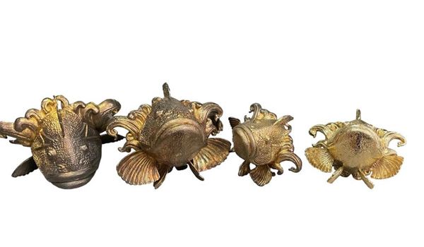 Lotto di 4 elementi decorativi zoomorfi in bronzo dorato