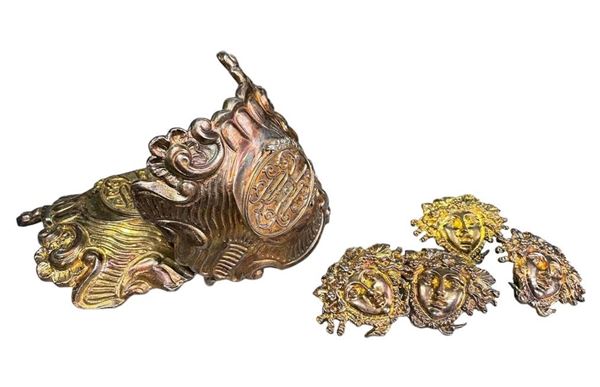 Lotto di 6 elementi decorativi in bronzo dorato