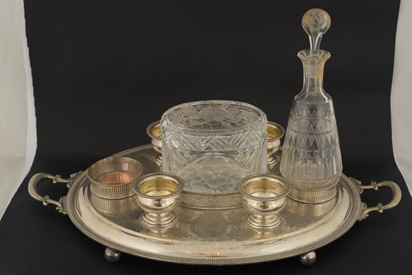 Silver-plated appetizer dish with central crystal box and couple of bottles