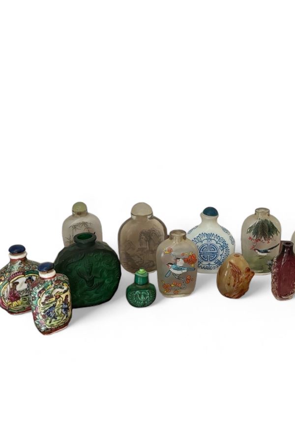 Lotto di 11 snuff bottle