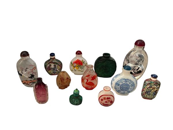 Miscellanea di 11 snuff bottles