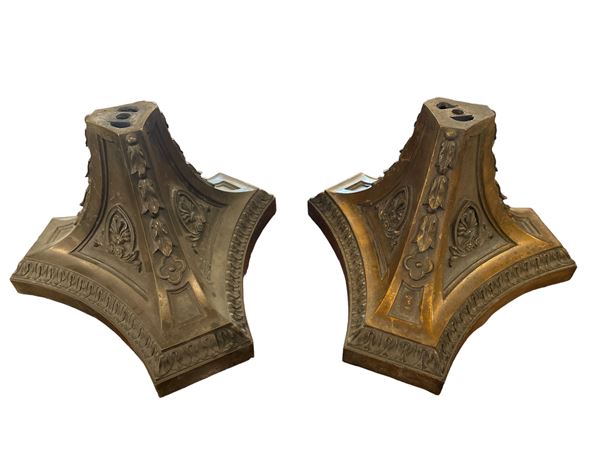 Coppia di basi in bronzo