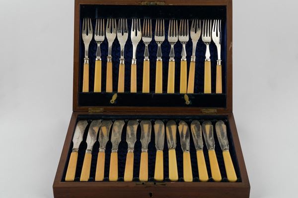 24 piece metal cutlery set