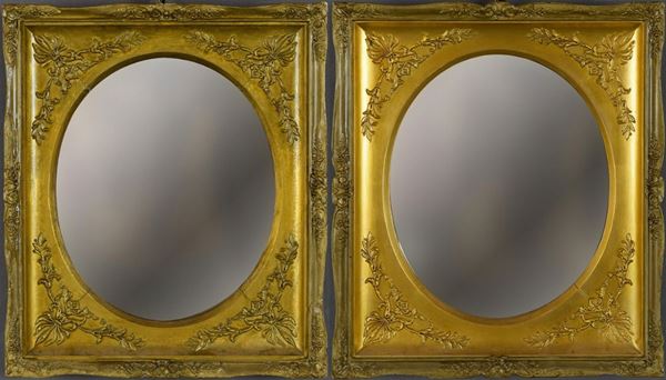 Coppia di cornici ad assetto ovale con specchio