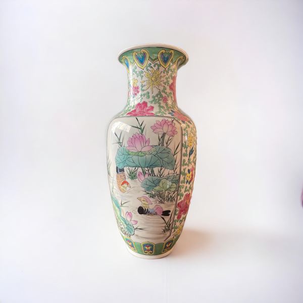 Vaso in porcellana policroma cinese