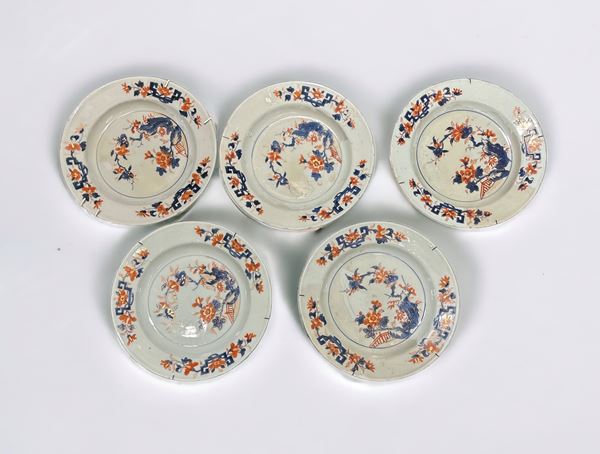 Cinque piatti in porcellana Imari