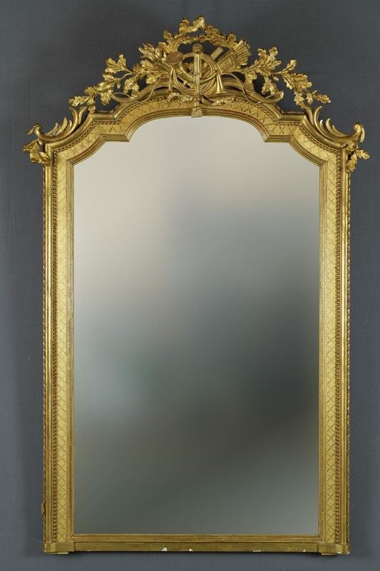 Wall mirror in gilded wood