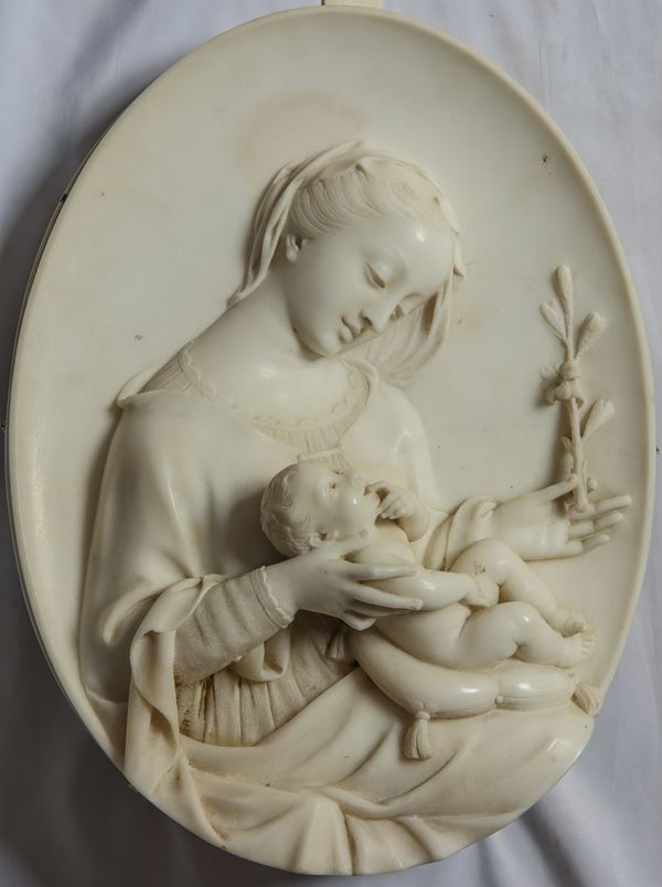 Altorilievo raffigurante Madonna con Bambino