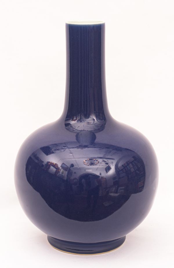 Vaso   (Cina, marchio Guangxu (1875 - 1908))  - Asta Importanti collezioni romane - Argenti, arte orientale, arredi, sculture, dipinti antichi e del XIX secolo - DAMS Casa d'Aste