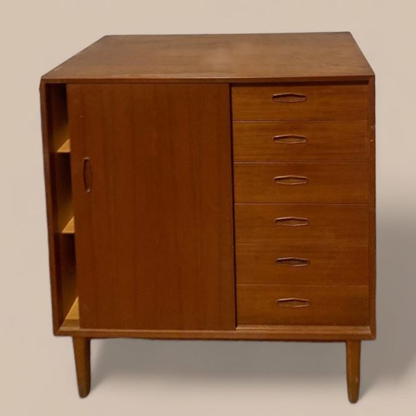 DESIGN DANESE - Credenza  (anni '60 del XX secolo)  - teak - Auction Modern and contemporary art - DAMS Casa d'Aste