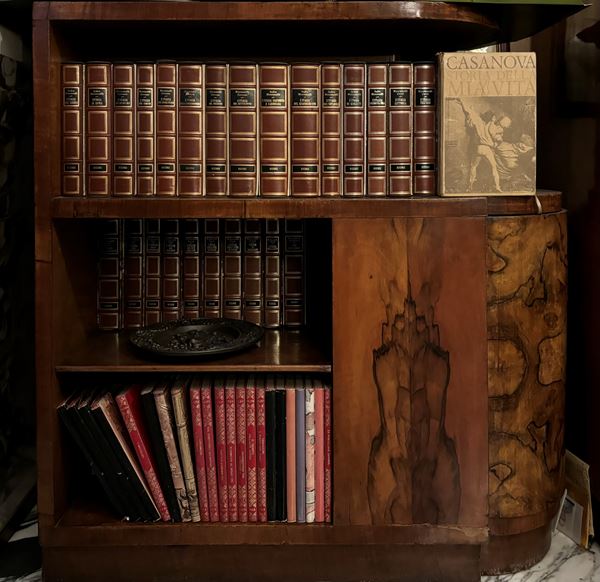 Piccola libreria  (1935 - 45)  - legno di noce - Asta Art Décor - Collezioni Private Romane - DAMS Casa d'Aste