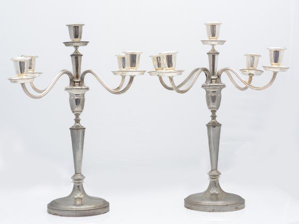 Coppia di candelabri in argento 800