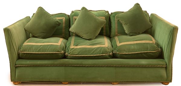 Divano a tre posti con pouf