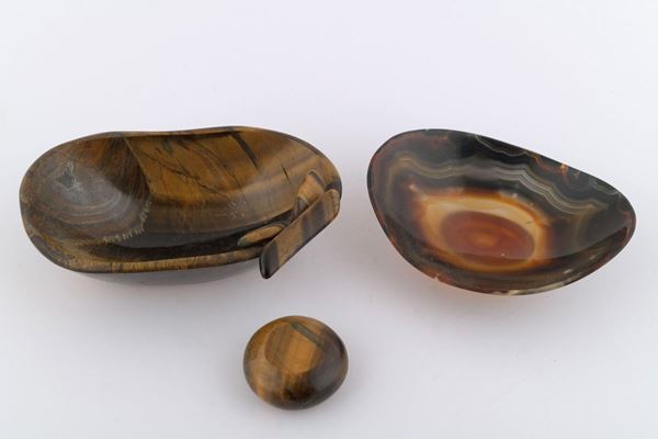 Lot of two ashtrays in triger&#39;s eye and agate