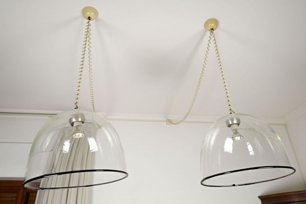Coppia di lampadari in vetro bianco
