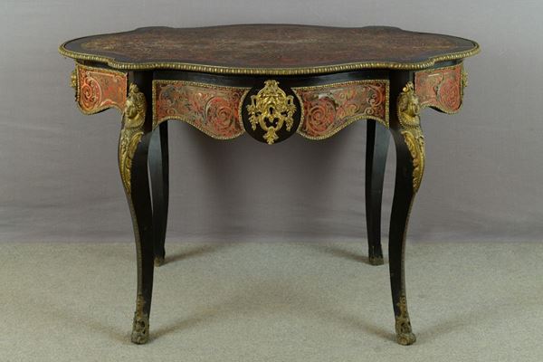 Boulle table in wood and turtle