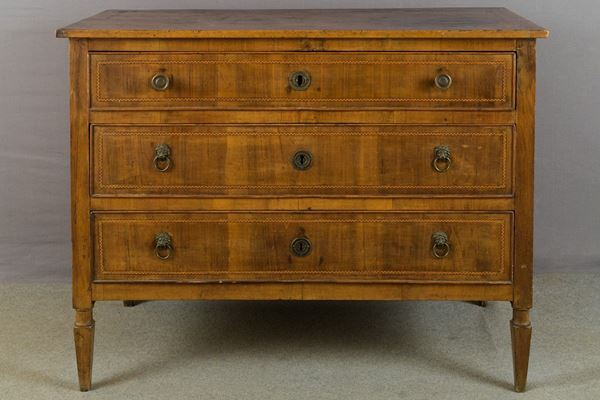 Three-drawer chest of drawers