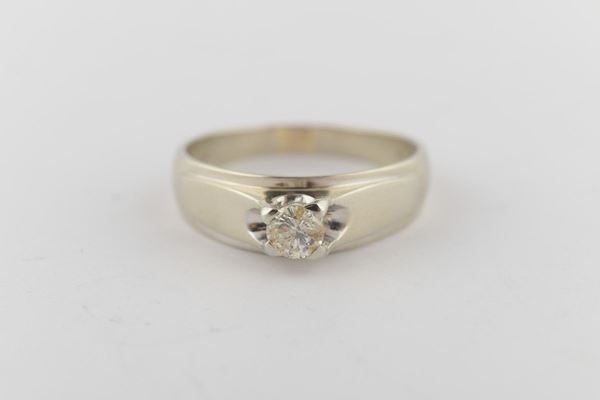 White gold ring with solitaire