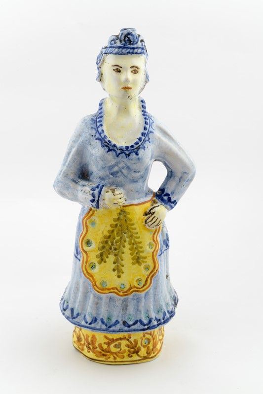 Figura femminile in terracotta policroma